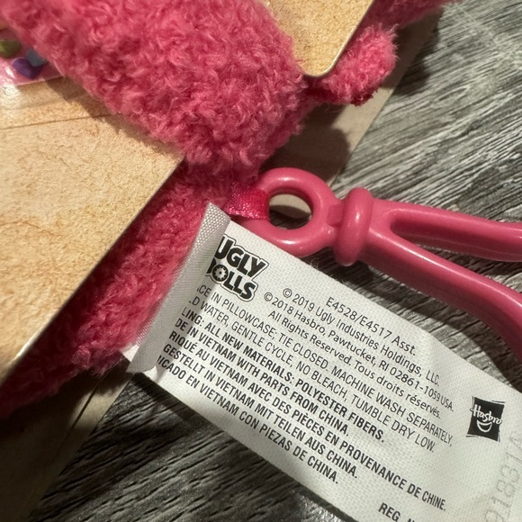 NEW: Uglydolls: Moxy to-Go - Stuffed Plush Clip Toy - Picture 7 of 7